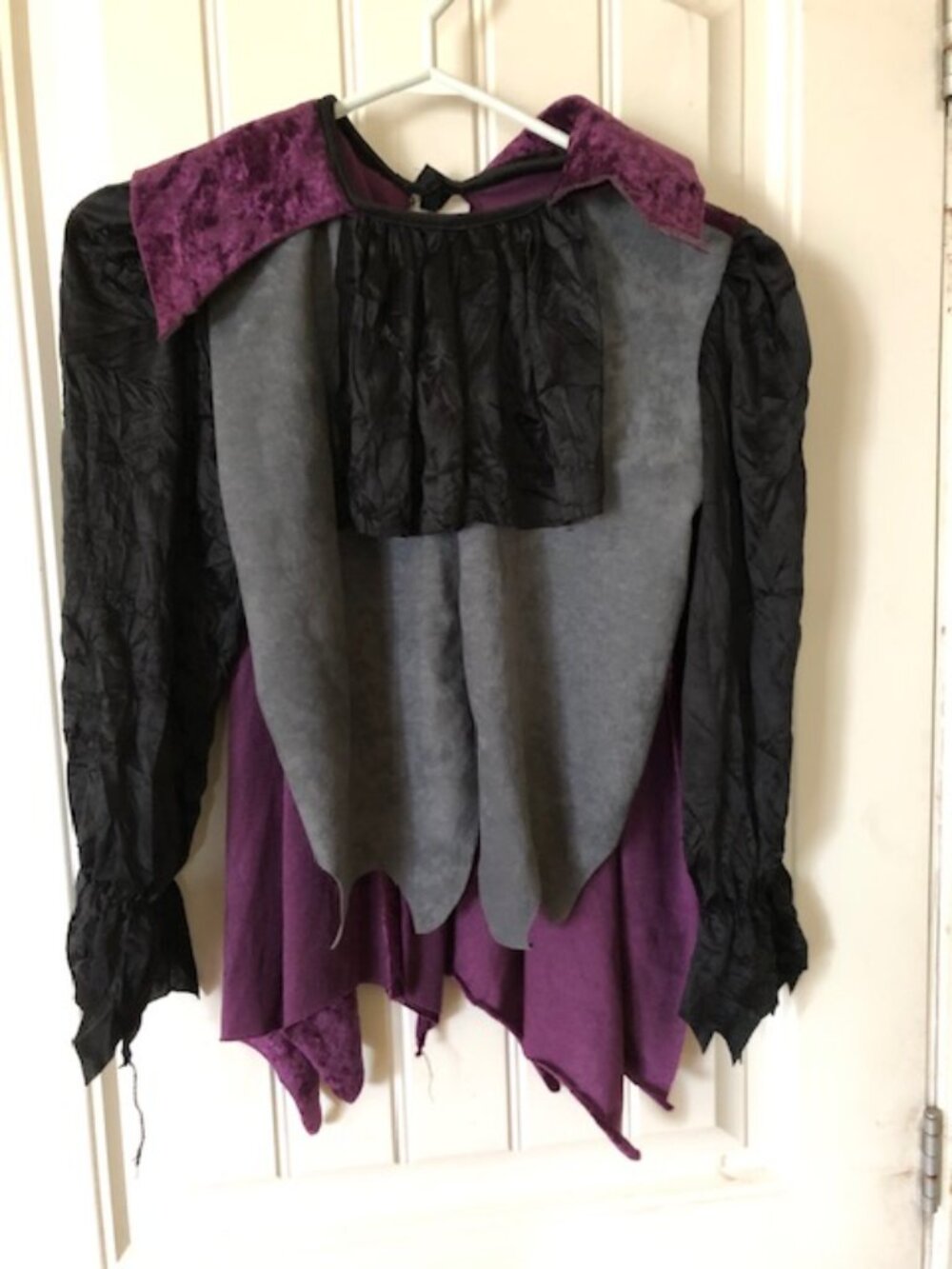 Vampire costume for boys (Size M)